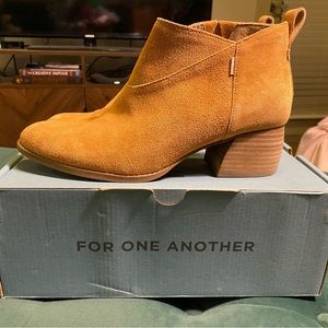 Toms Leilani ankle boot size 9
